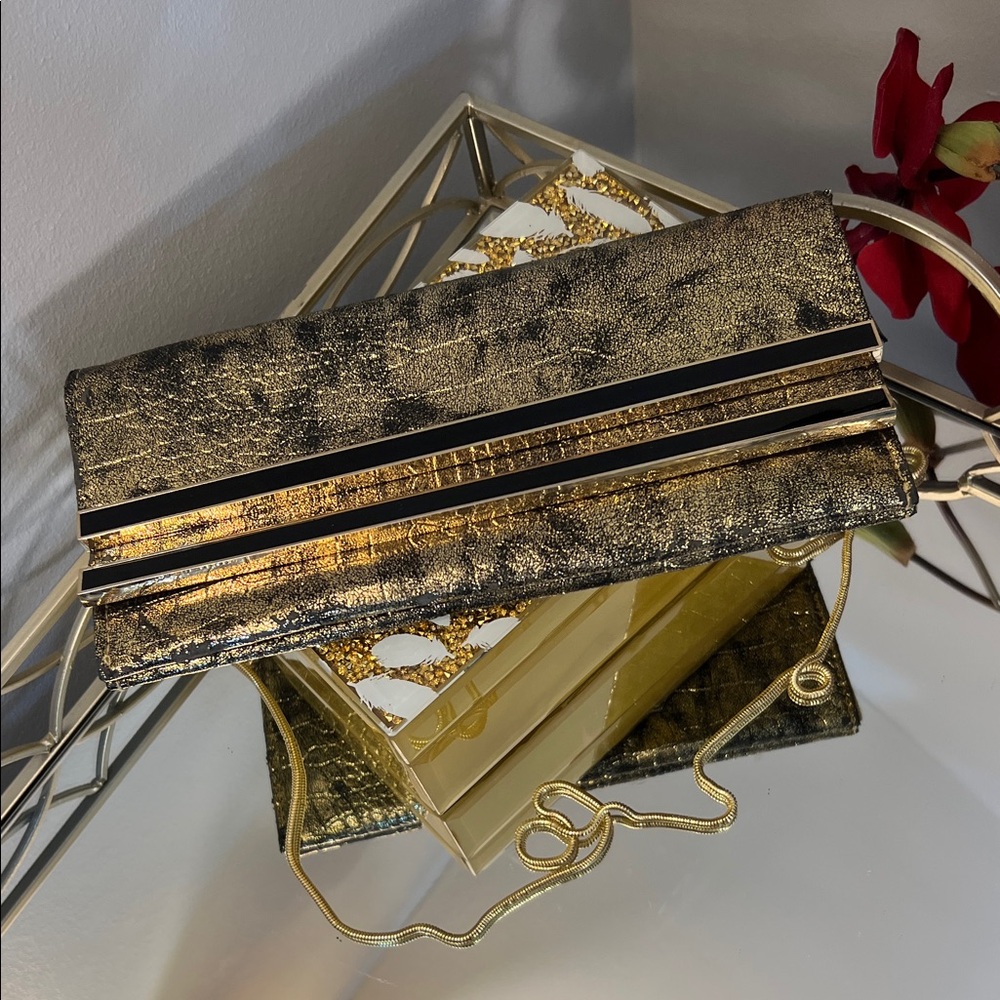 Vintage Y2K Cache Shimmering Gold Snakeskin Embossed Special Occasion Clutch